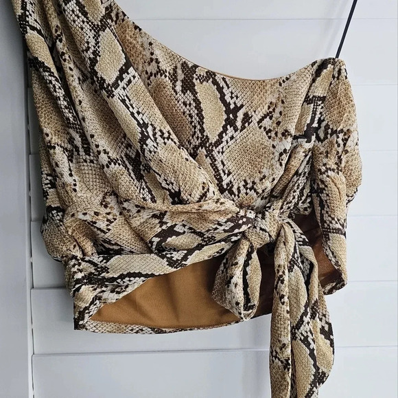 H&M Crop Top  One Shoulder Animal Phyton Snake Print Sleeveless Size XL - Picture 2 of 6